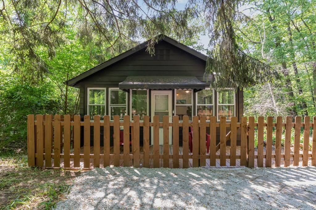 Black Cabin Getaway In Woods I Valpo Valparaiso Exterior photo